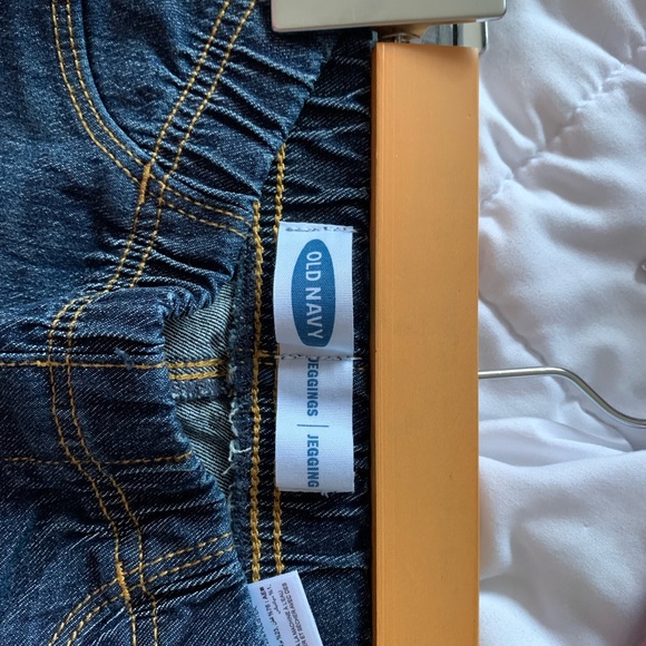 Calvin Klein sweatshirt & Old Navy Jeggings both 3T - Picture 6 of 6